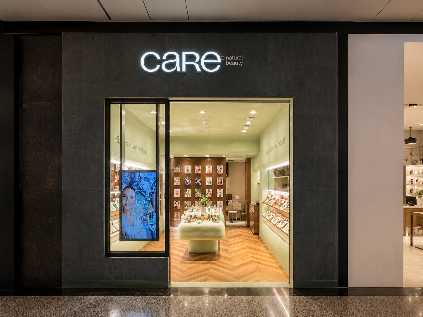 Care Natural Beauty — Fachada Iluminada