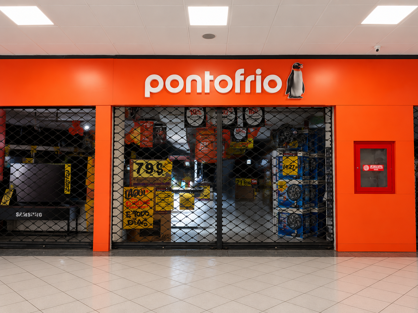 Ponto Frio — Fachada & Letras-caixa